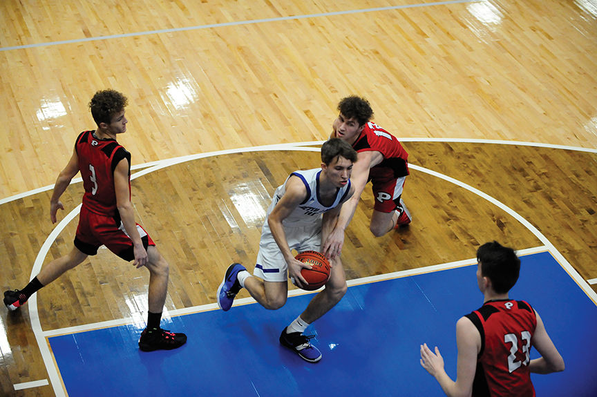 2-5 bl Brady Robinson (in the lane).jpg